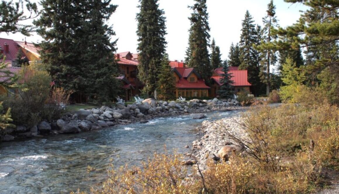 Post Hotel Pipestone River