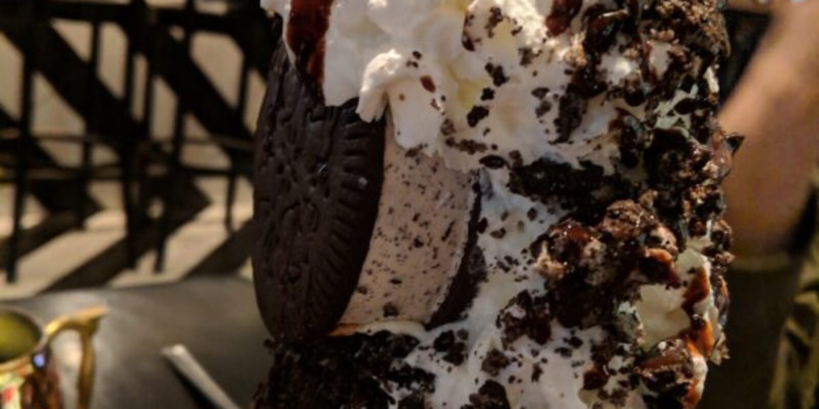 Yes. That's an ice cream sandwich stuck to the glass.